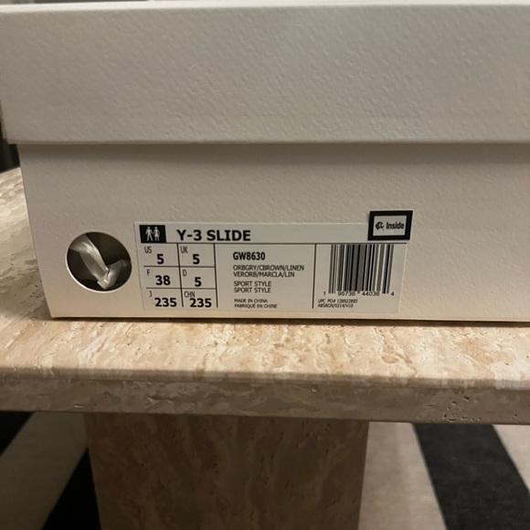 Y-3 Slides. UNISEX - Picture 6 of 9